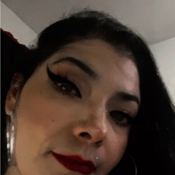 Meet your Posher, Jennifer - Picture 3 of 3